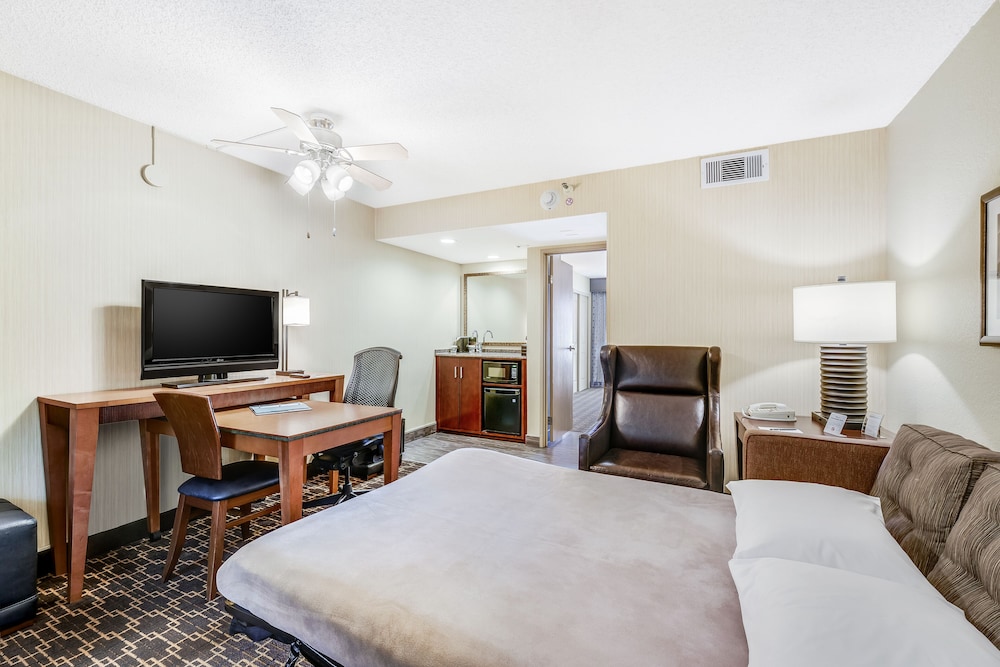 Embassy Suites by Hilton Los Angeles International Airport South 14/65