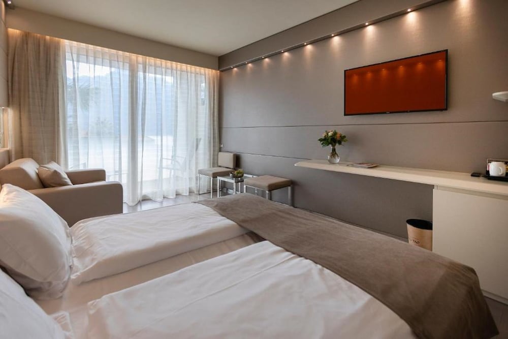 JUNIOR SUITE, LAKE VIEW