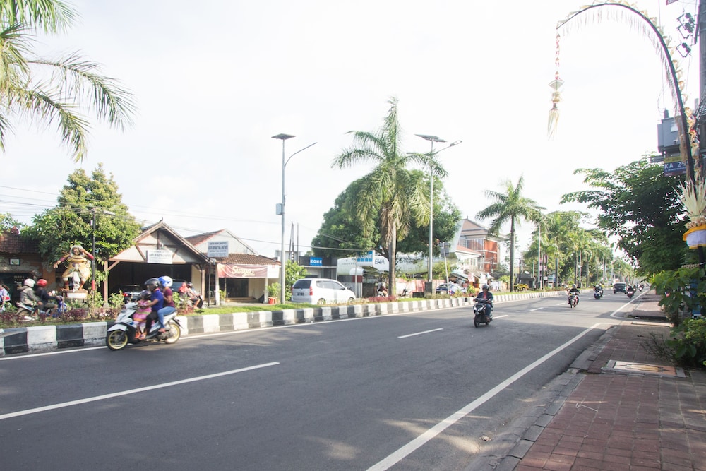Maxi Hotel Kedonganan 43/47