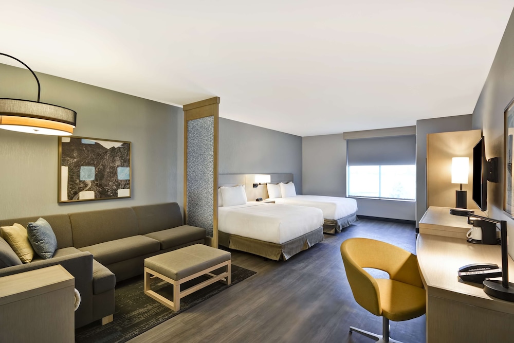 Hyatt Place Fresno 8/28
