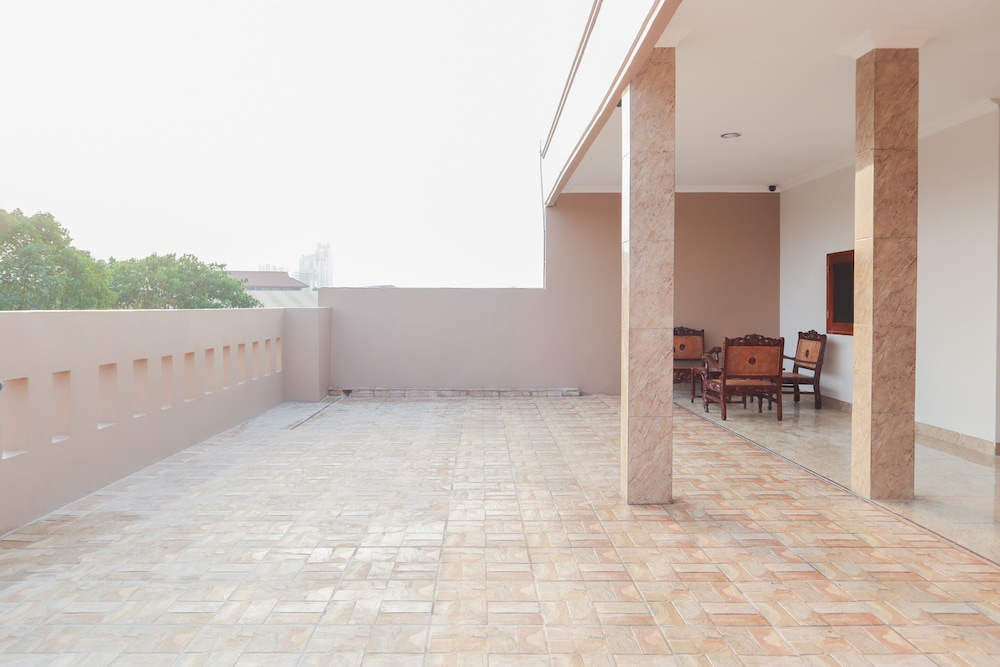 OYO 1519 Axl Residence 41/42