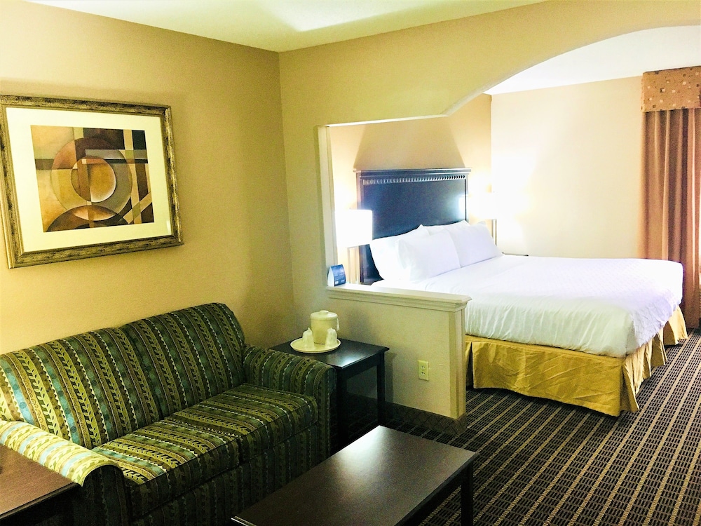 Holiday Inn Express & Suites Kansas City-Liberty (Hwy 152), an IHG Hotel 33/74