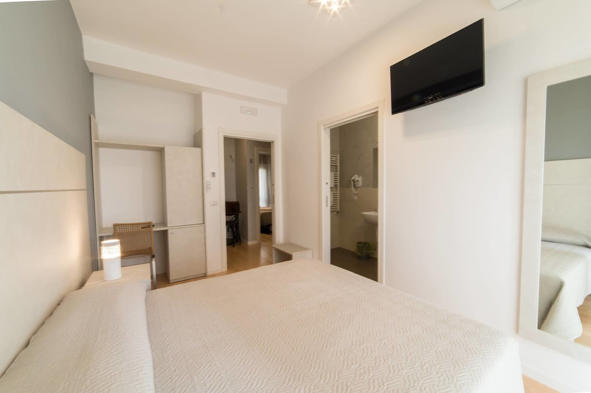 Room, Queen Bed, Garden View