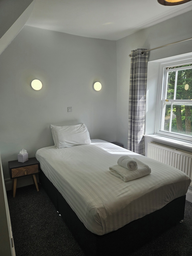 MARSH FARM HOTEL 16/50