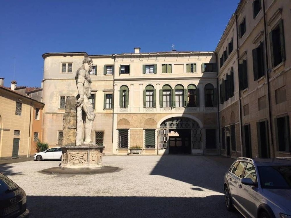 Palazzo Mantua Benavides 26/34