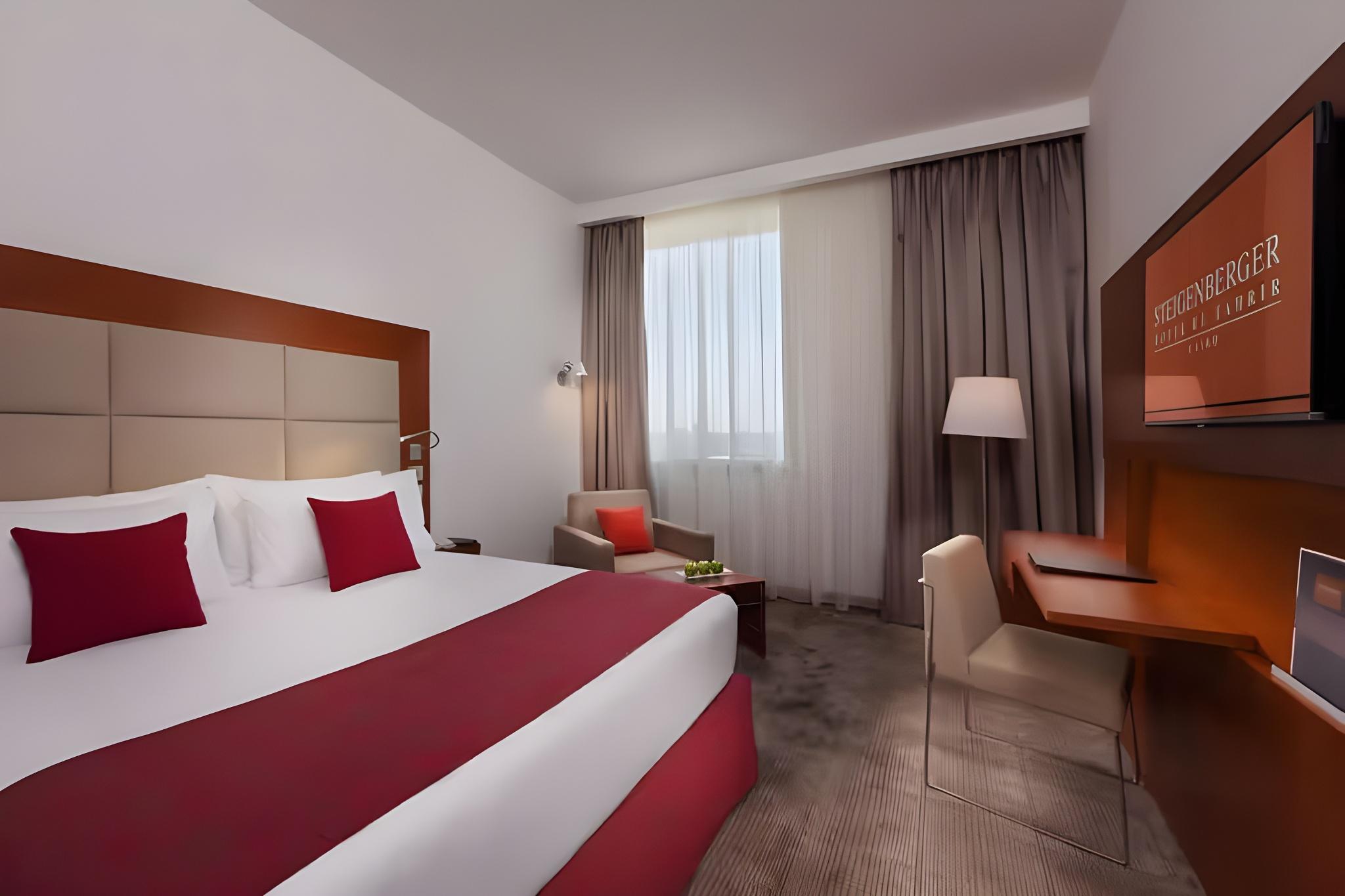 Room, King Bed, Pool View
