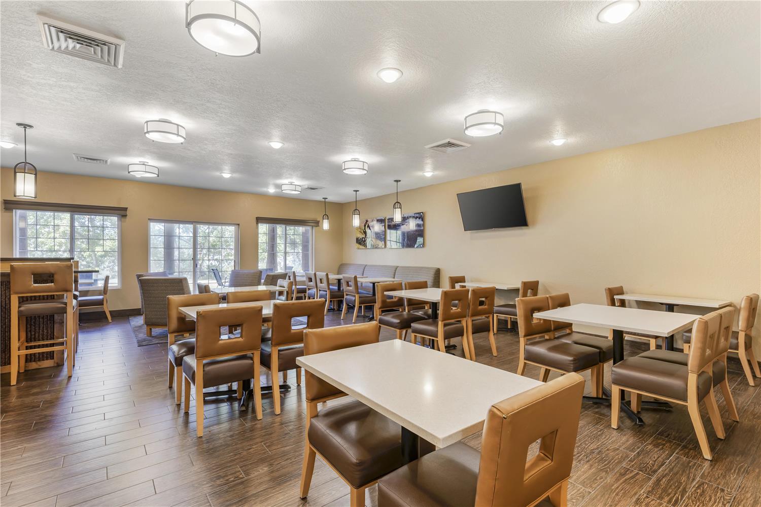 Best Western Plus Riverfront Hotel And Suites 29/37