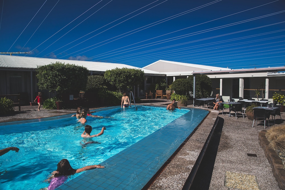 Brentwood Hotel 49/54