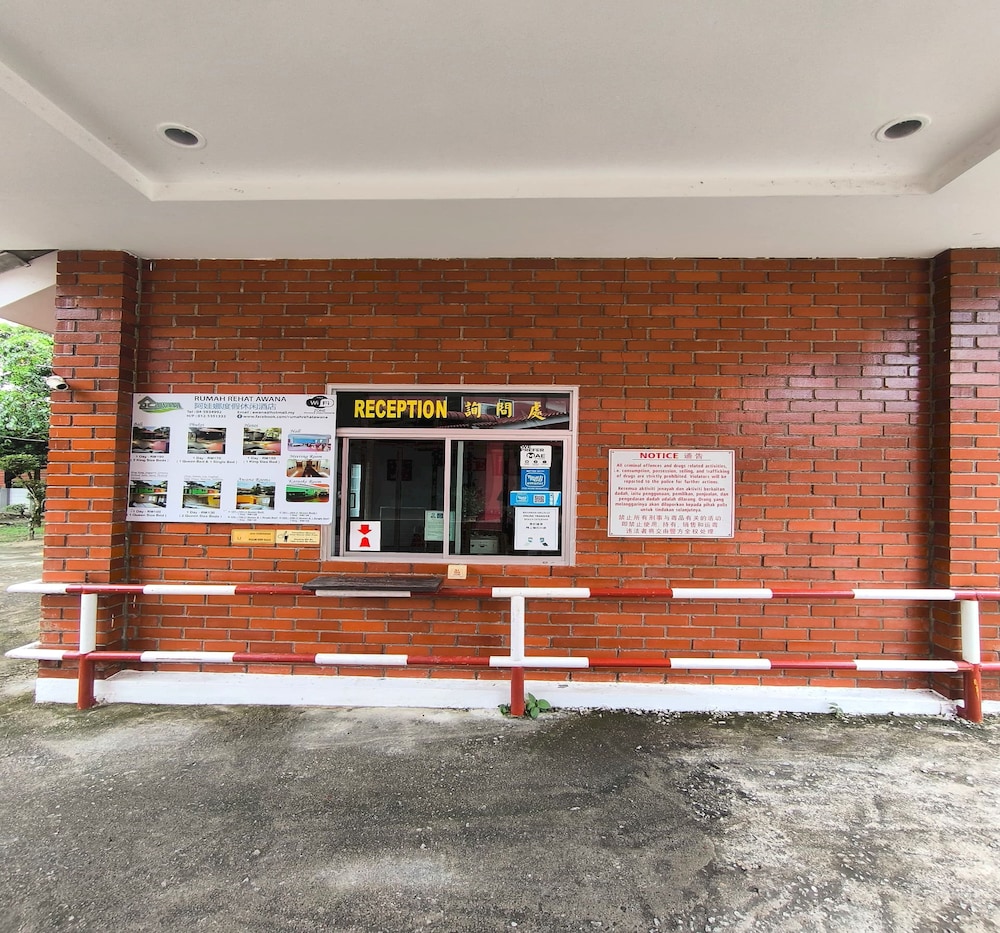 OYO 90906 Rumah Rehat Awana 8/45