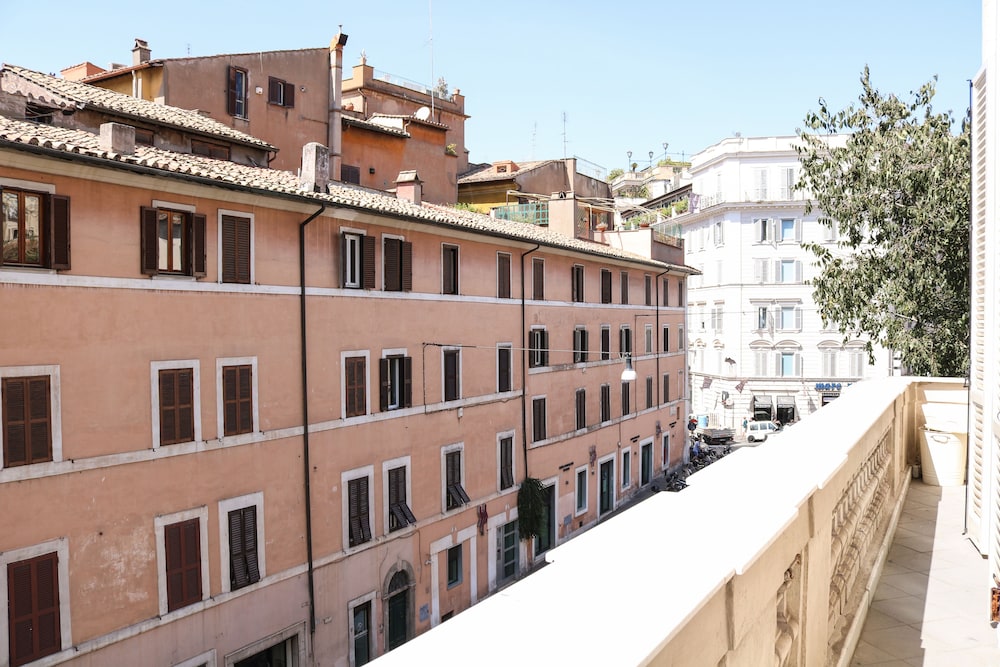 Rome King Suite 3/69