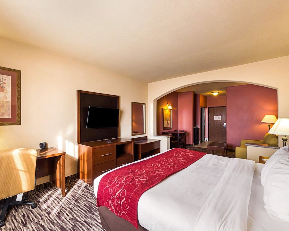 SUITE, KING BED