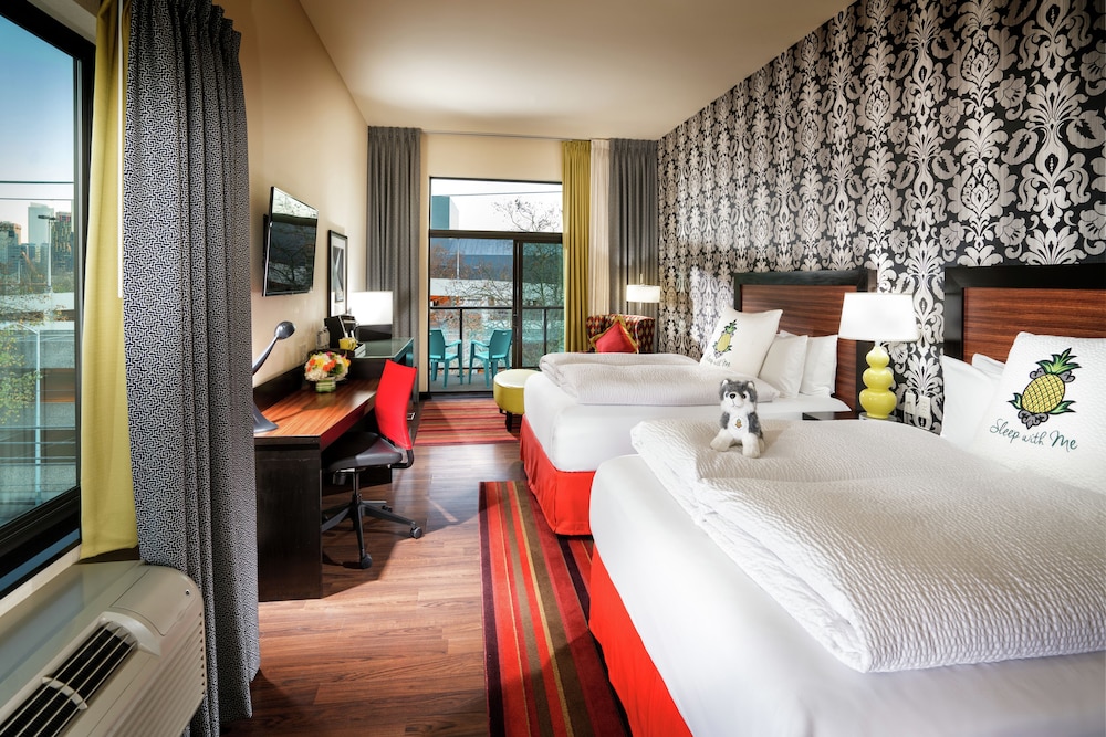 Staypineapple At The Maxwell Hotel 7/50