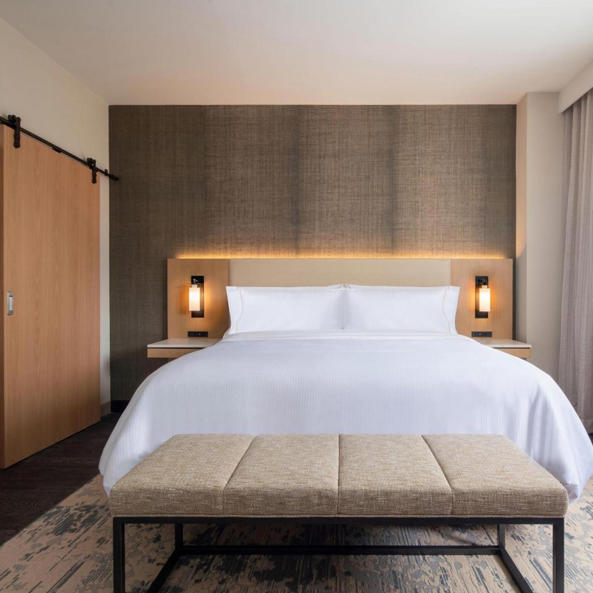 Suite, King Bed, Sofa, Kitchenette