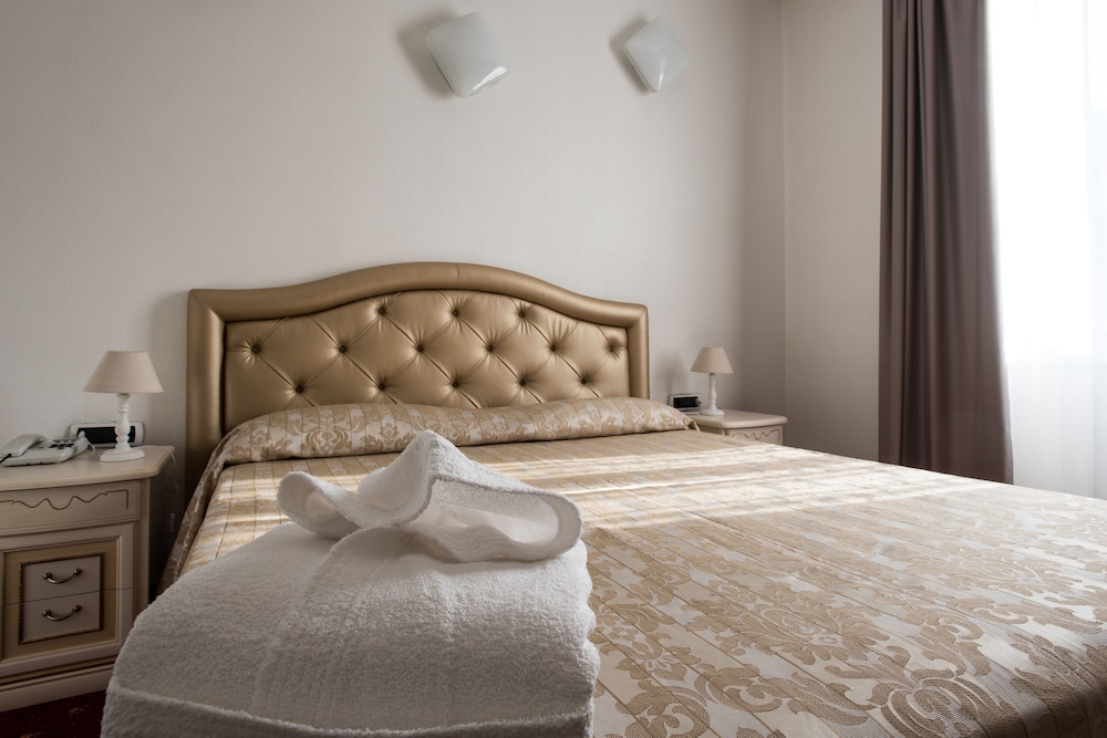 Hotel Centrale 8/27