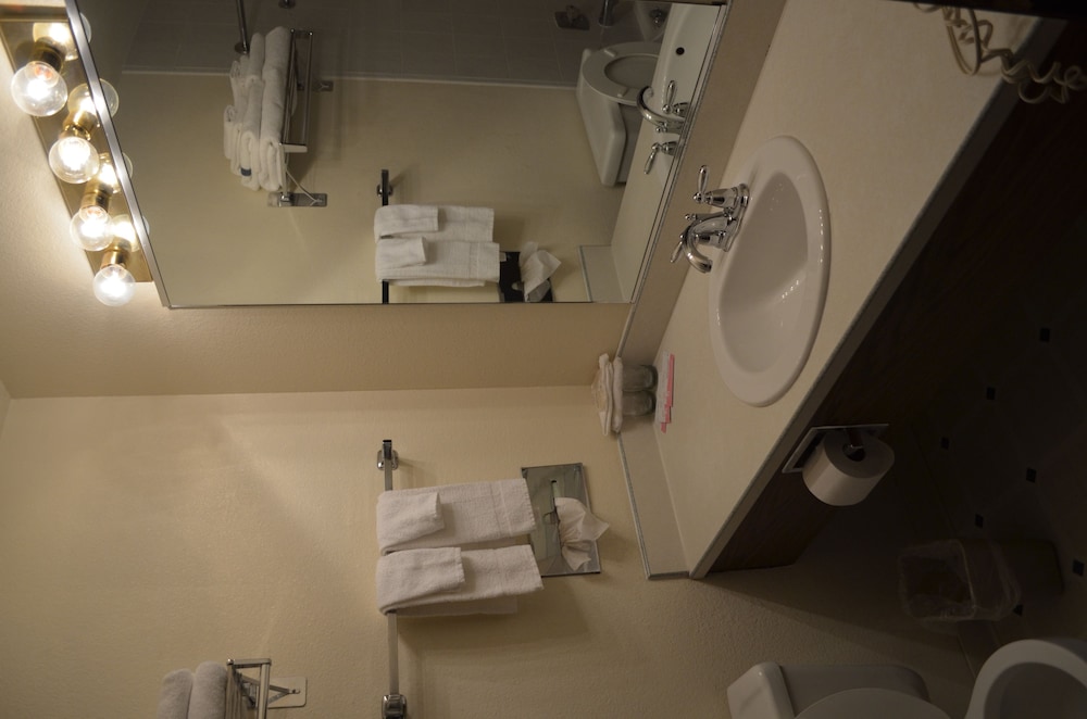 Nampa Inn & Suites 21/46