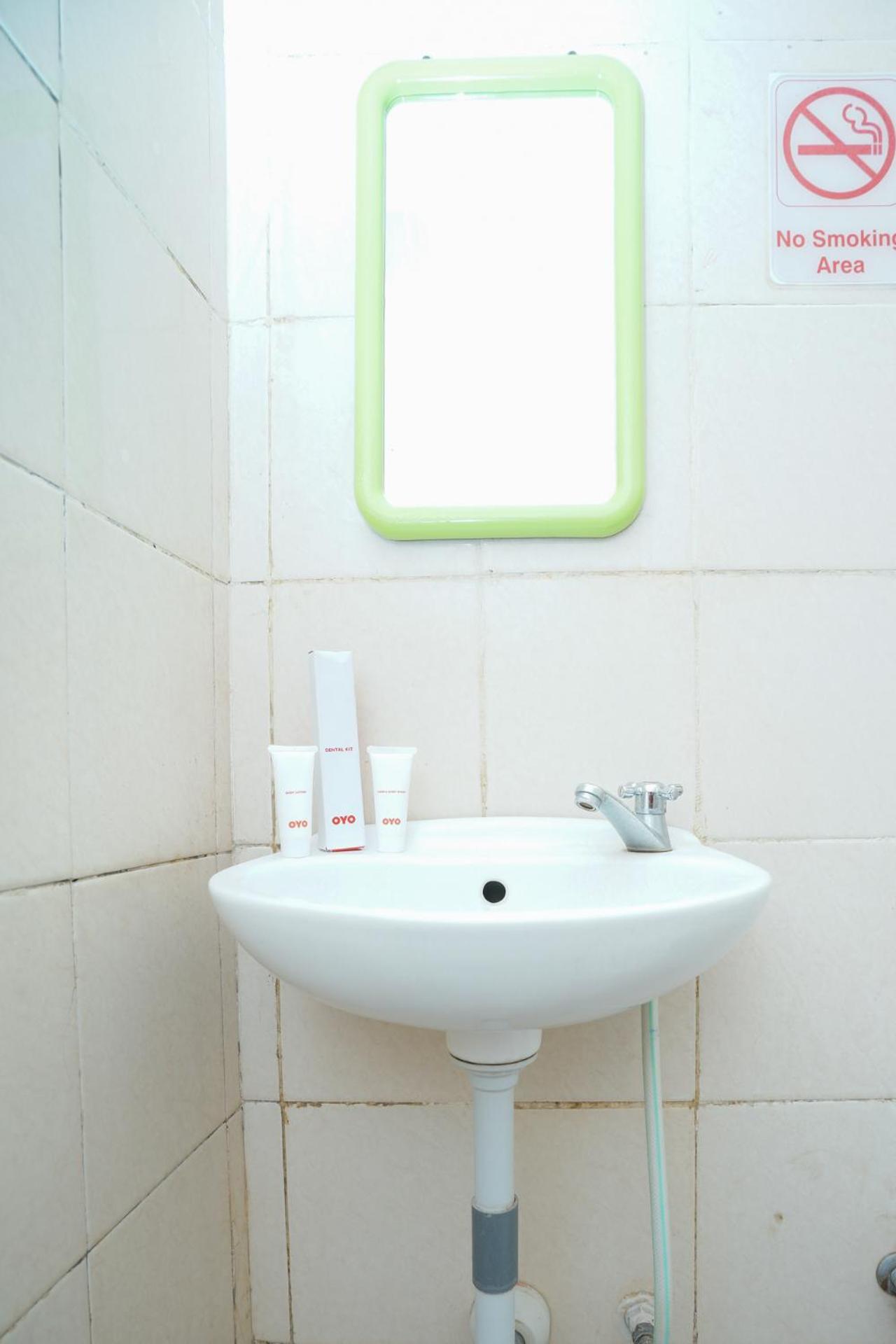 OYO 1239 Mojokerto Classic Homestay 32/41