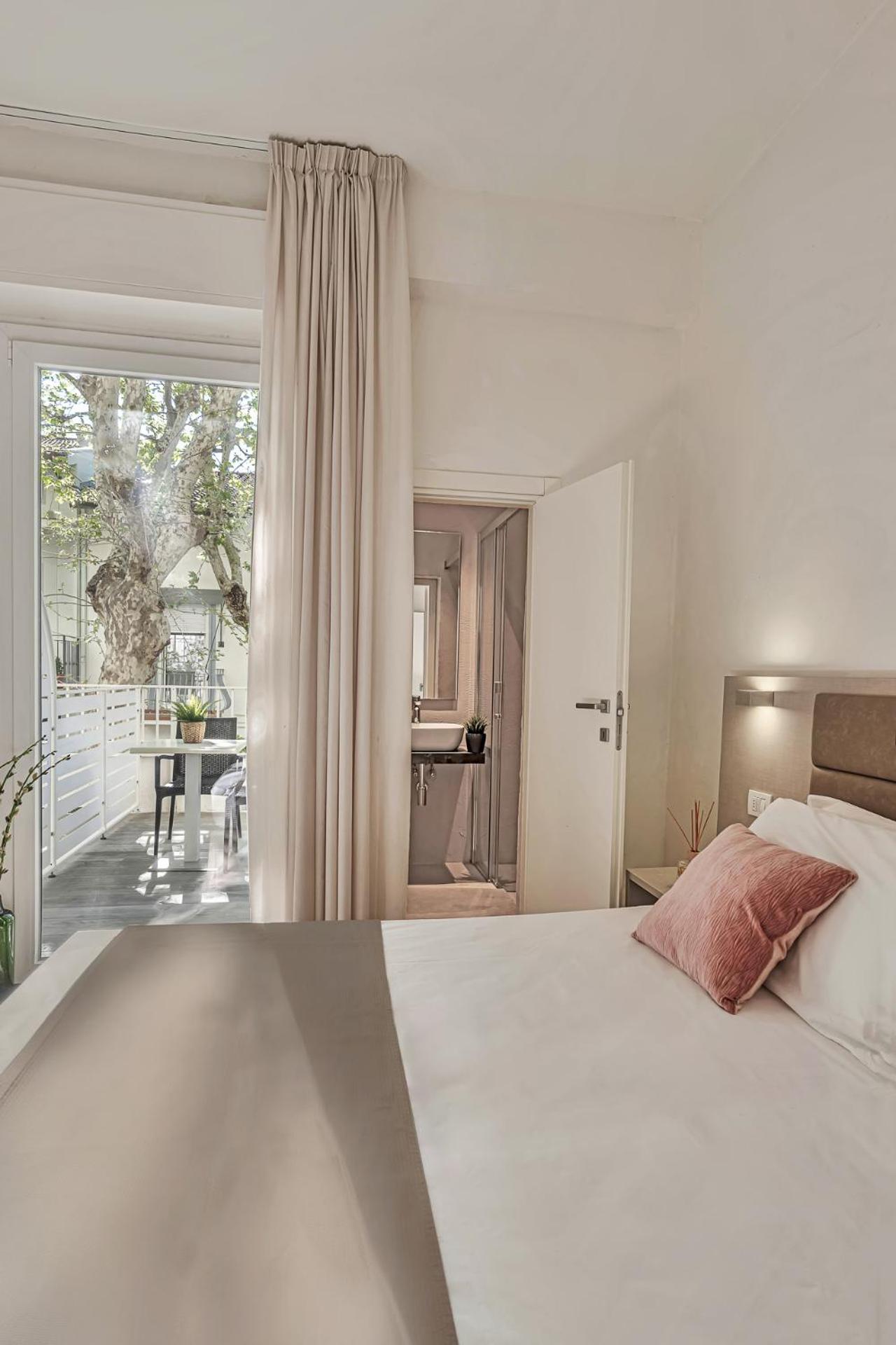 Room, Double Bed, Hotel Lux 3/3