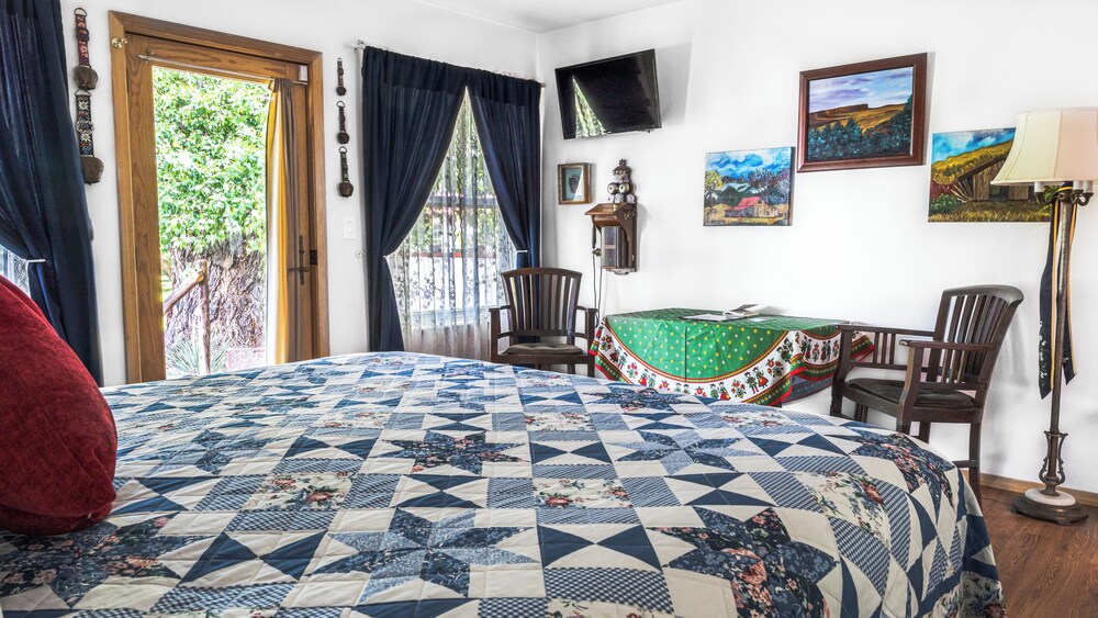 Red Horse Vineyard Bed & Breakfast 58/66
