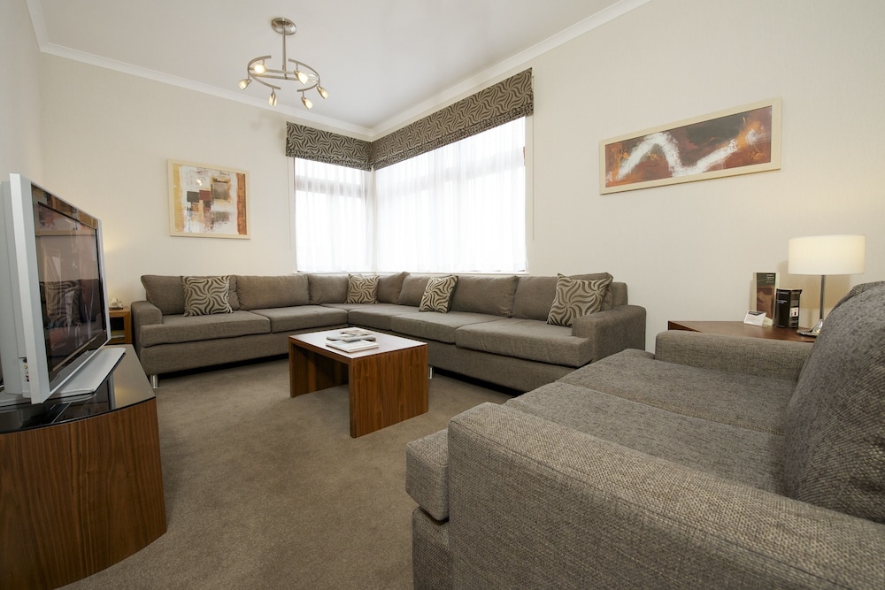 The Knight Residence by Mansley Serviced Apartments 40/46
