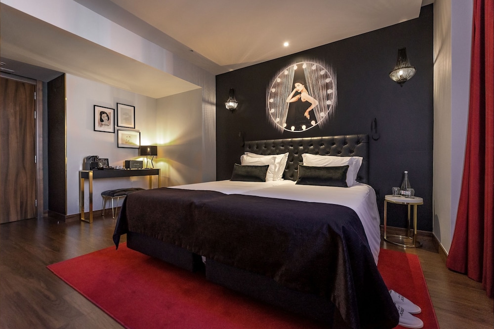 DELUXE, TWIN BEDS