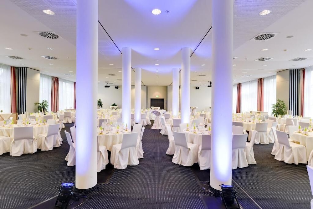 NOVINA HOTEL HERZOGENAURACH HERZO-BASE 32/66