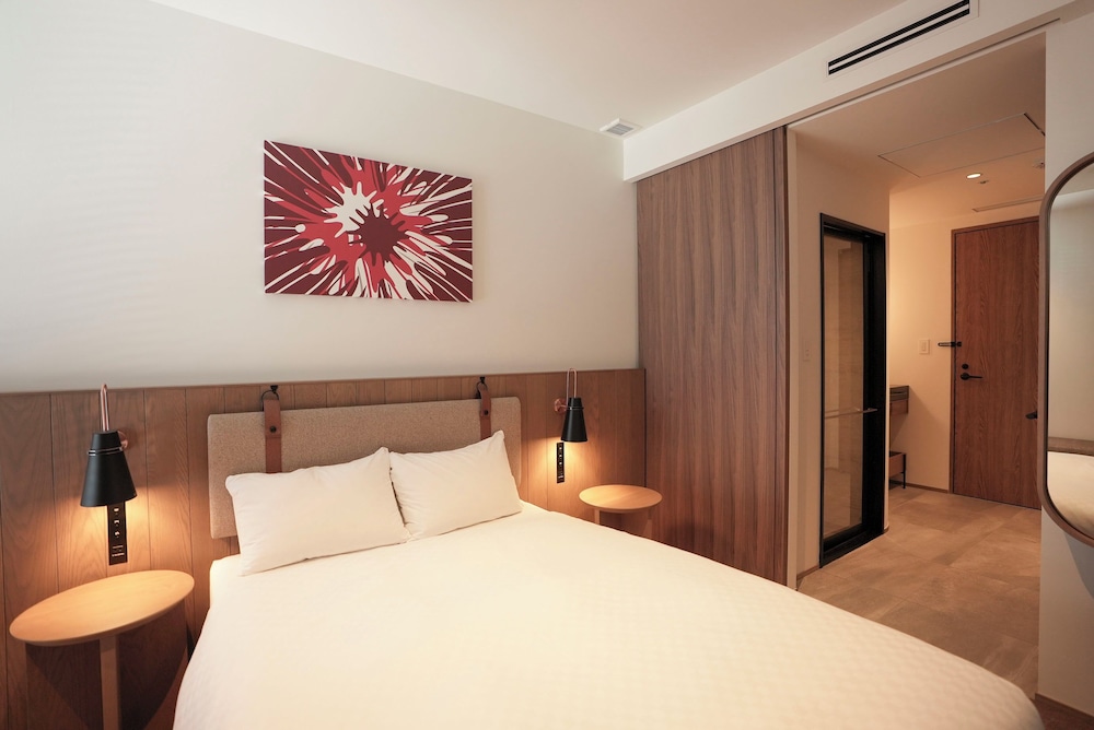 DELUXE, DOUBLE BED