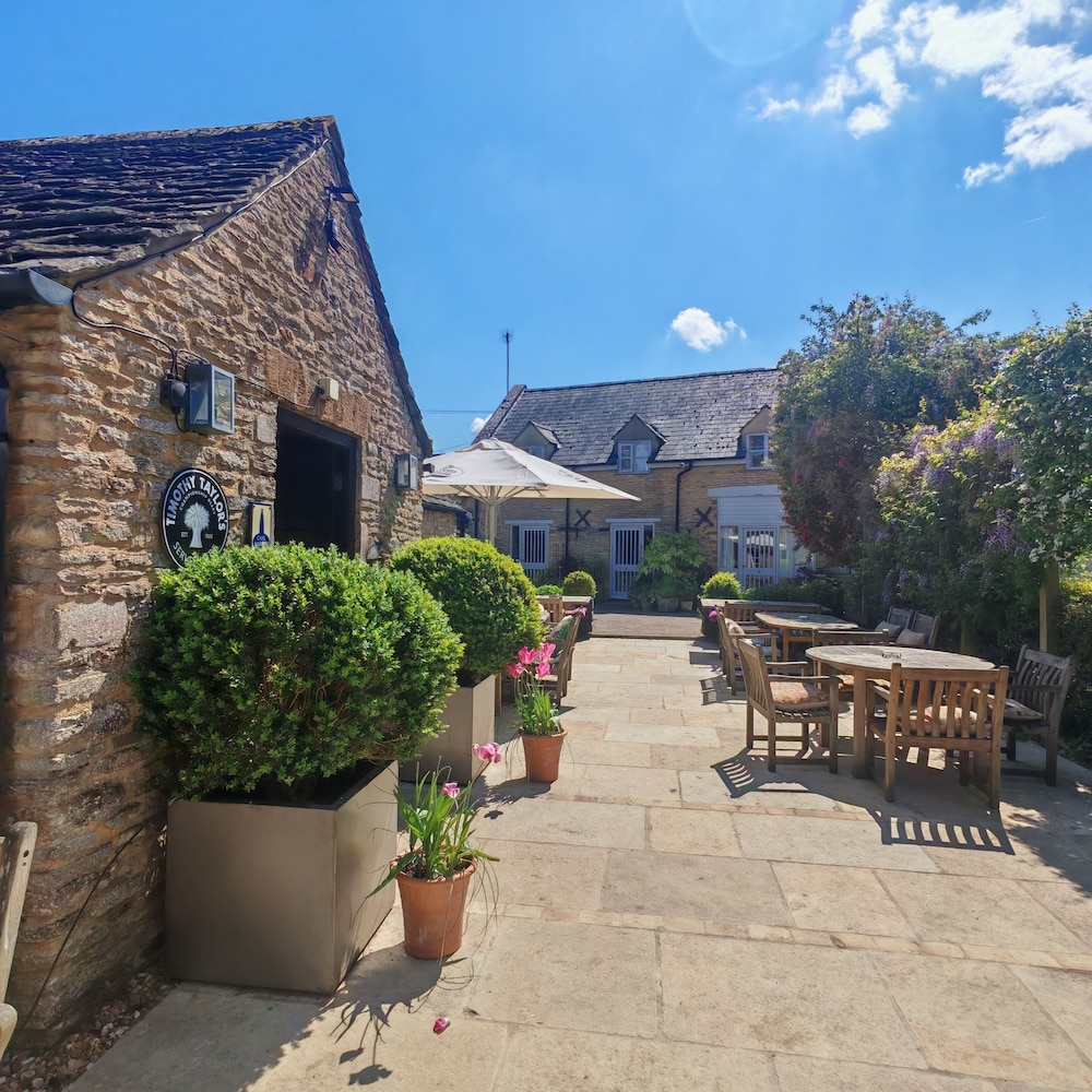 The White Horse Inn 55/62