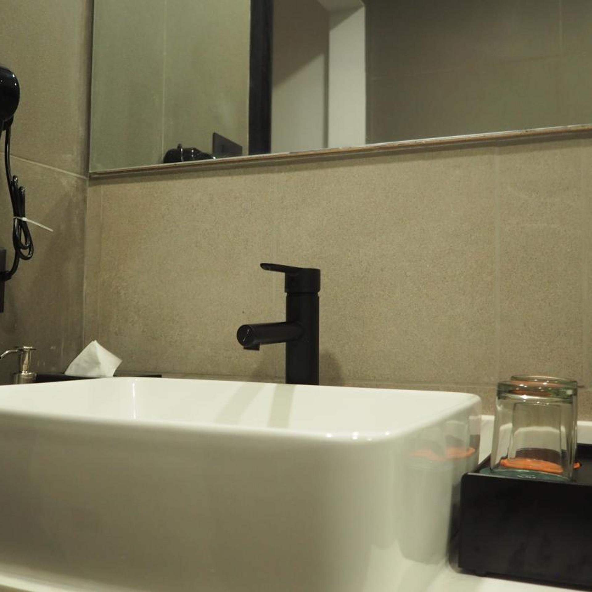 Novel Hotel Manila 50/50