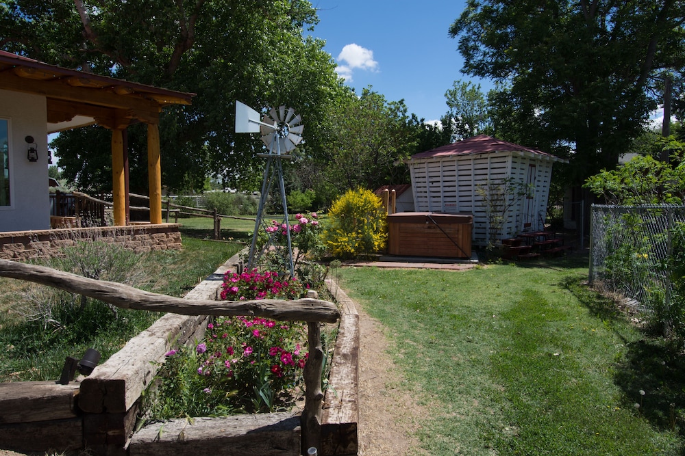 Red Horse Vineyard Bed & Breakfast 56/66