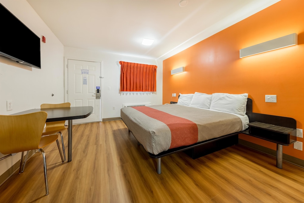 Motel6 Greenville, SC 28/60