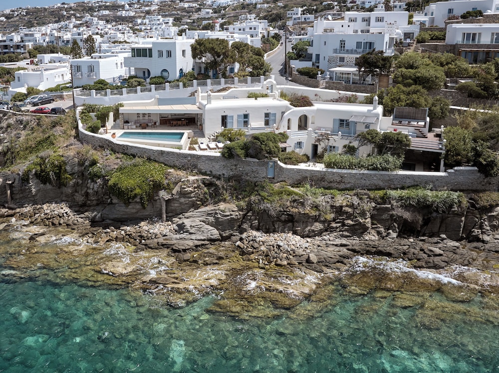 Belvedere Waterfront Villa and Suites 34/49