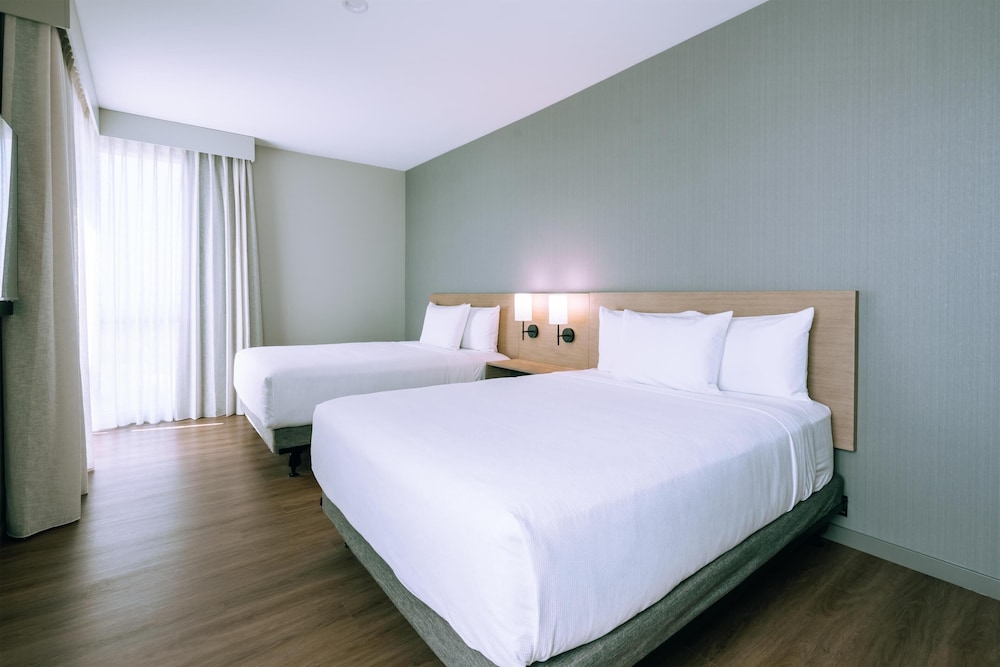 Hyatt House Ontario Airport 12/50