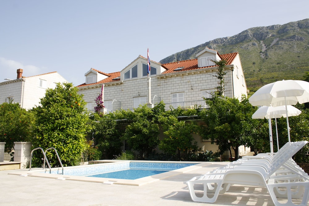 Villa Celenca 49/62