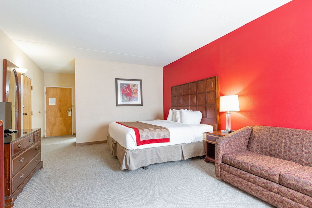 Ramada by Wyndham Columbus North 8/39