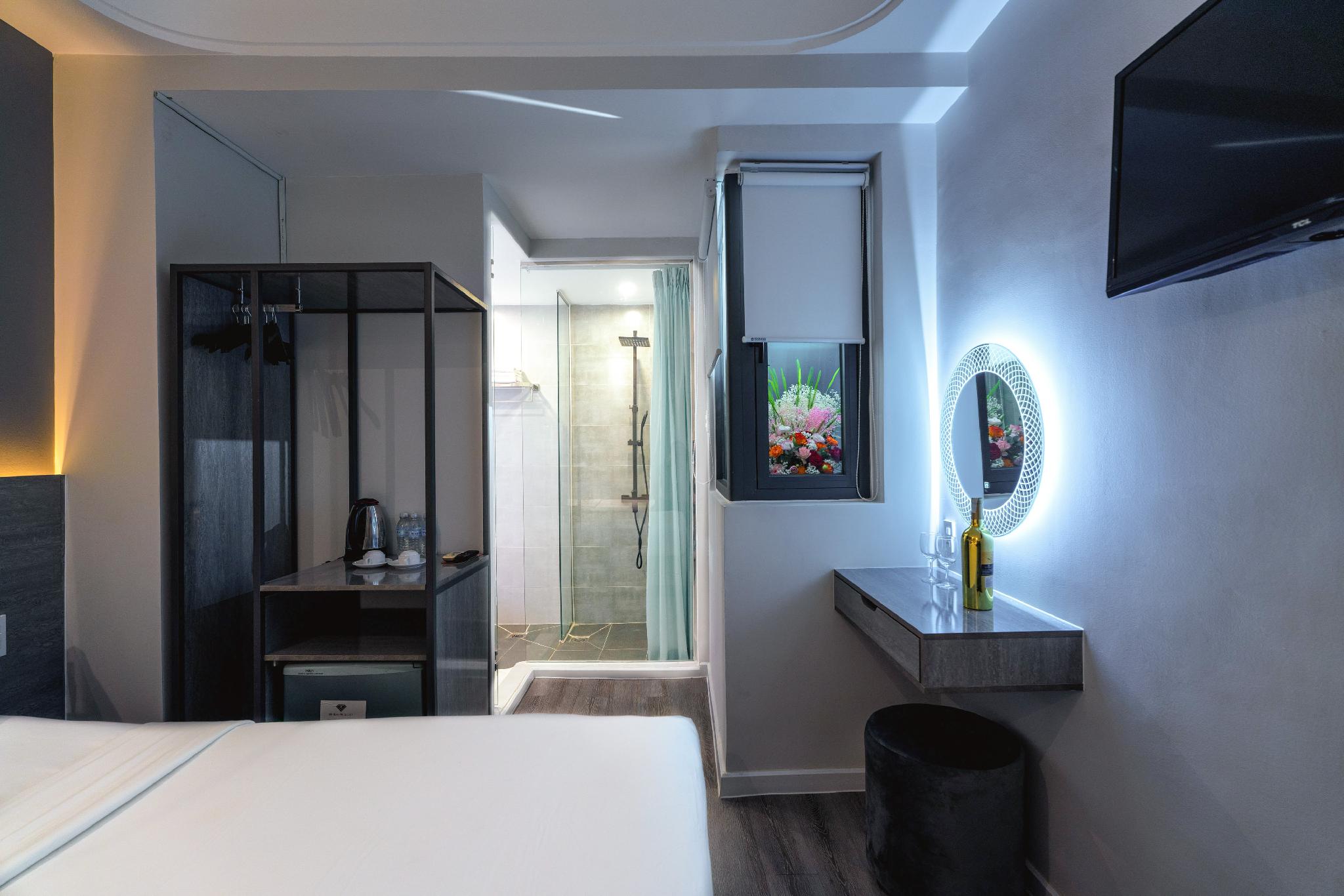 Deluxe, Triple, Ruby Saigon Hotel and Suite Ben Thanh 2/2