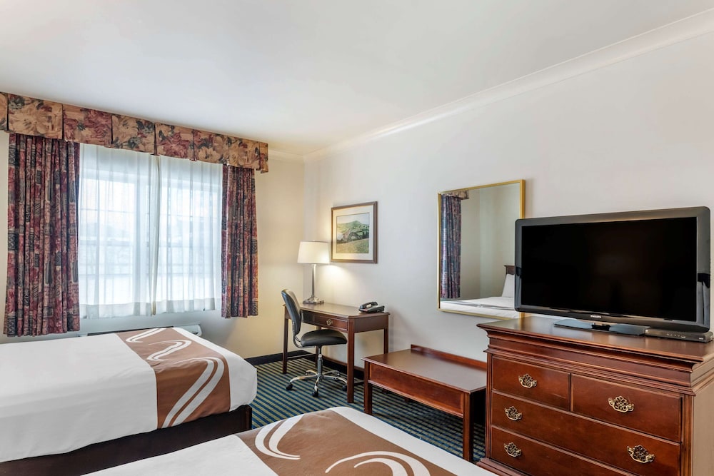Quality Inn & Suites Garden Of The Gulf 35/46