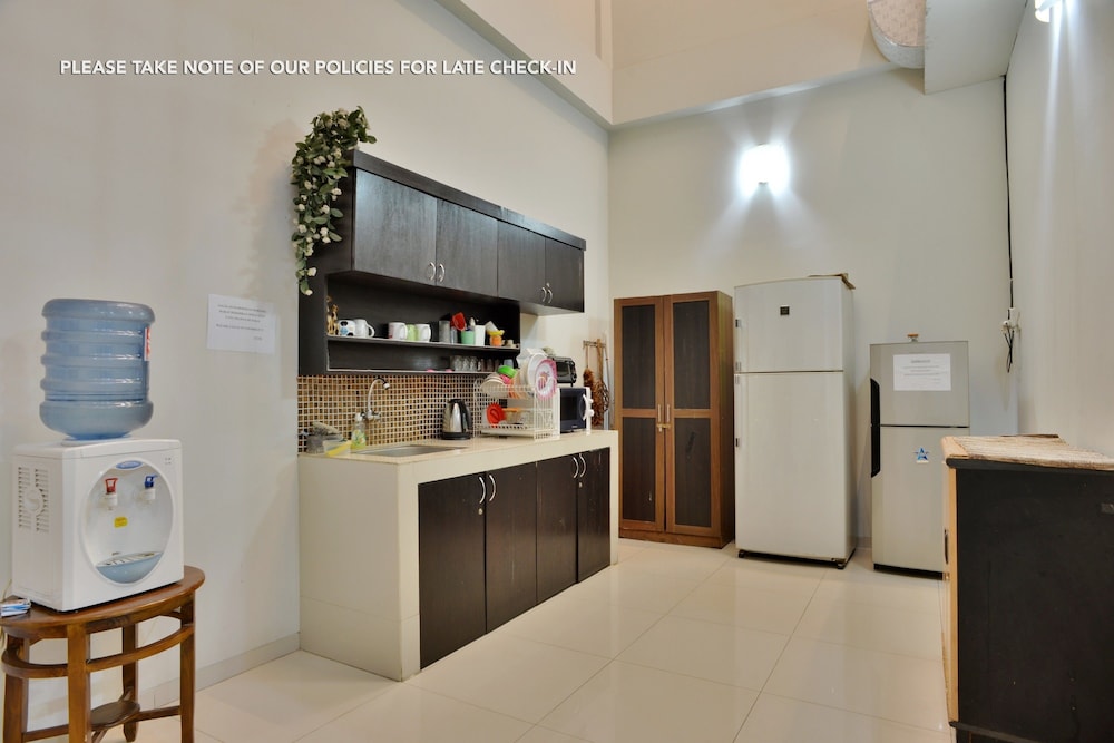ZEN Rooms Anggrek Loka BSD 9/35