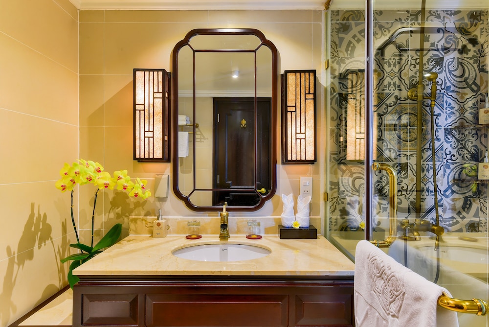 غرفة متصلة عائلية بسريرين منفصلين وسرير كينج بإطلالة على المسبح بشرفة، Laluna Hoi An Riverside Hotel & Spa 7/7