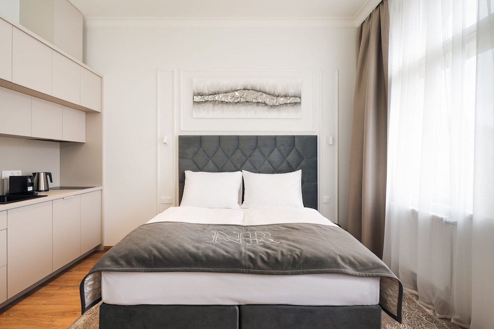 Superior, Apartment, Queen Bed, Square View, Balcony