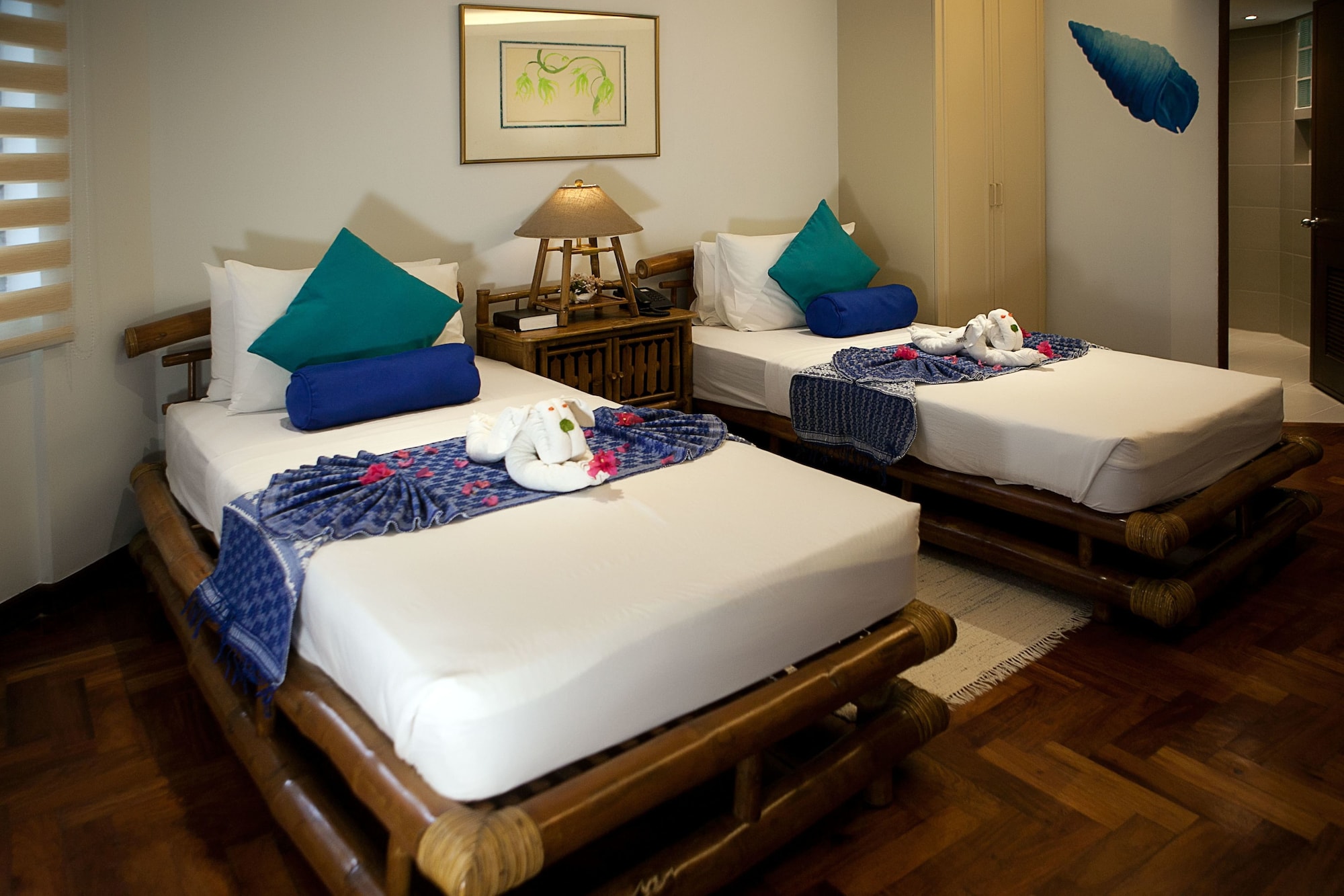 EXECUTIVE, TWIN BEDS