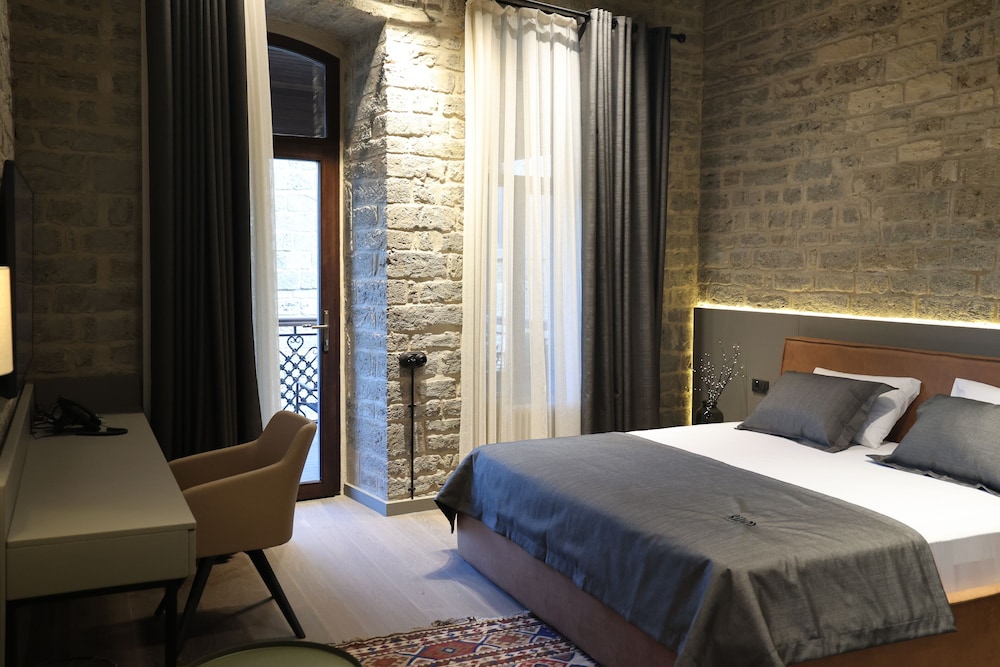 DELUXE, DOUBLE BED, BALCONY