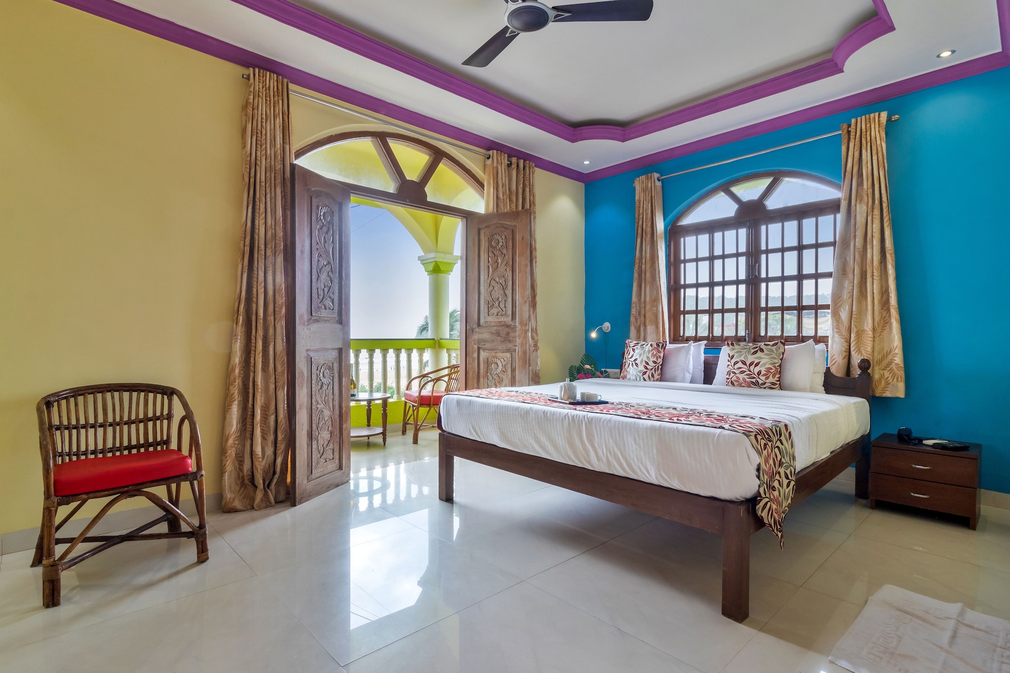 DELUXE, DOUBLE BED