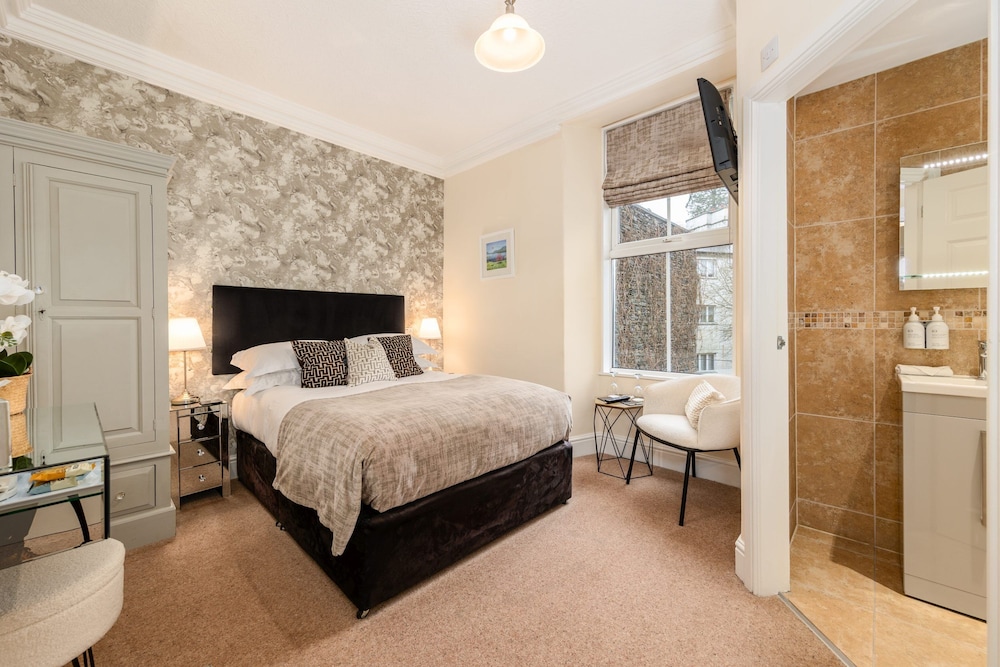 Wheatlands Lodge Bed Breakfast 20/65