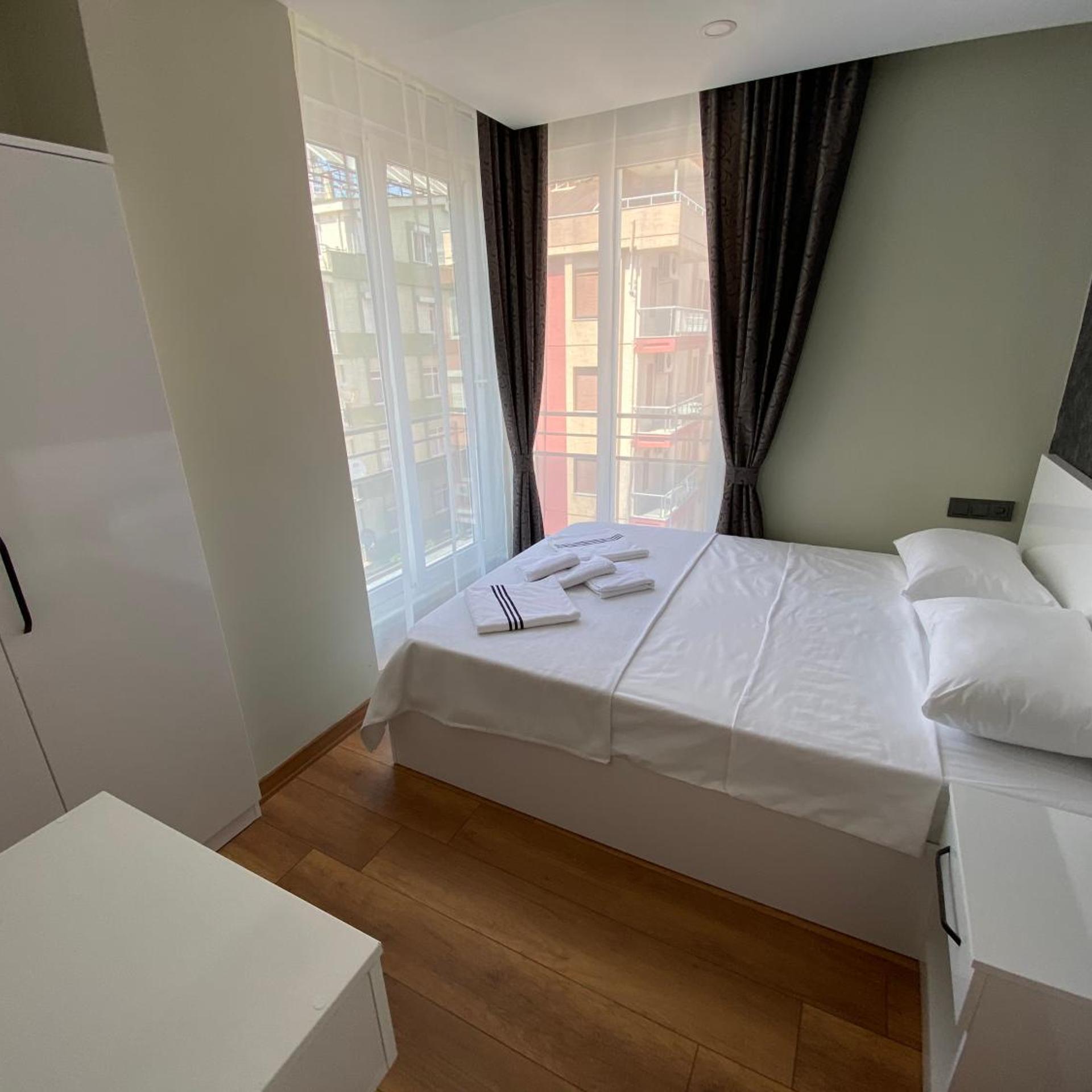 London Hotel 7/36