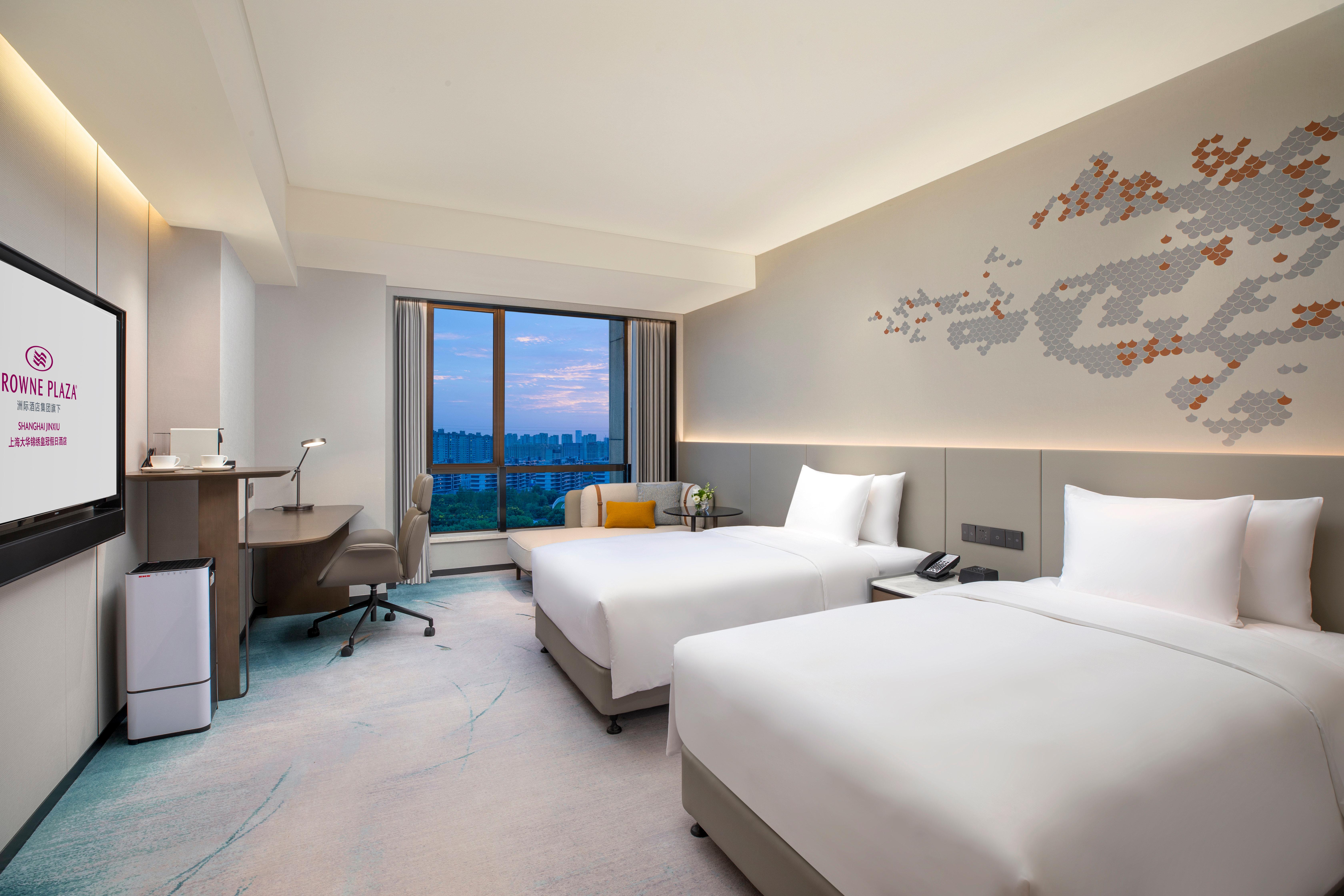 غرفة قياسية بسريرين منفصلين مع دخول الصالة
