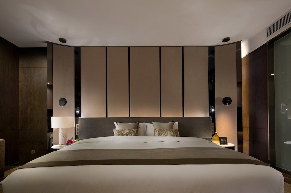 DeRUCCI Hotel 19/65