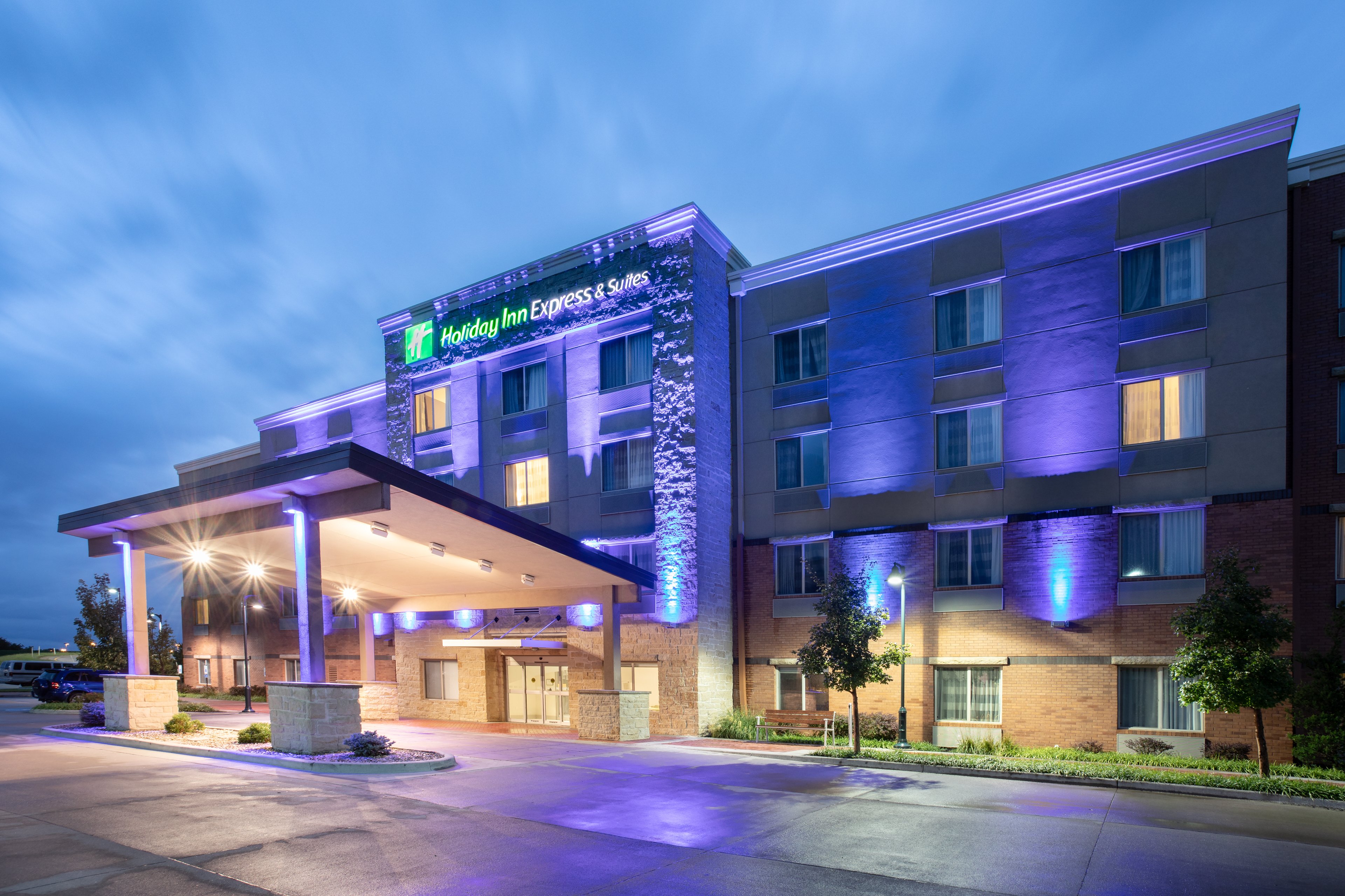 Holiday Inn Express And Suites Manhattan 4/55