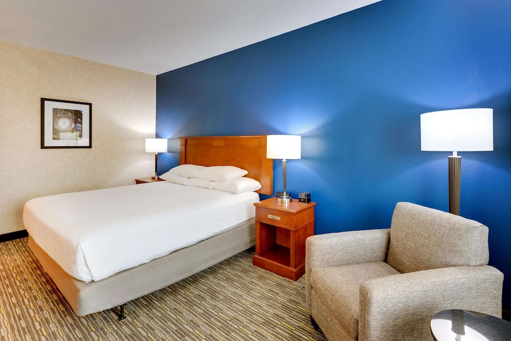 Drury Inn and Suites Sikeston 18/50