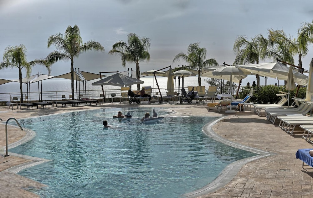 Blue Bay Resort 66/72
