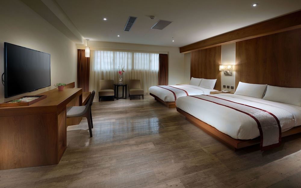 Cheng Pao Hotel 41/64